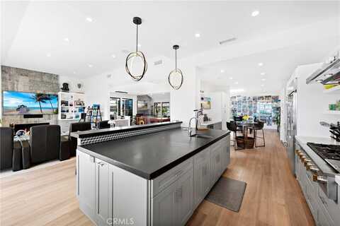17 Monaco, Newport Beach, CA 92660