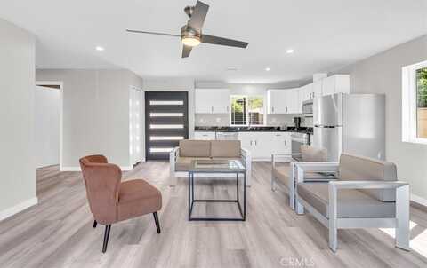 22237 Tiara St, Woodland Hills, CA 91367