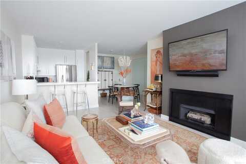 11645 Montana Avenue, Los Angeles, CA 90049