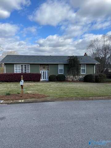 153 South Hawk Drive, Rainbow City, AL 35906