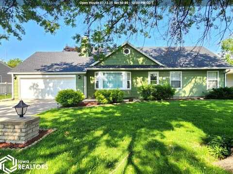 251 Parkridge Drive, Mason City, IA 50401