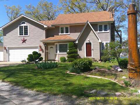 1080 Lane 210 Hamilton Lk, Hamilton, IN 46742