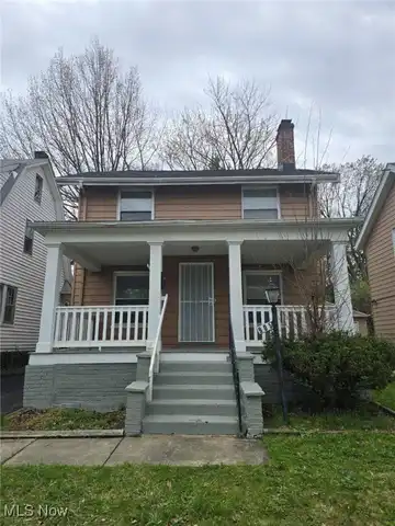 905 Selwyn, Cleveland, OH 44112