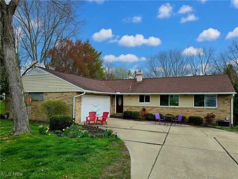 621 Brookpark Drive, Cuyahoga Falls, OH 44223