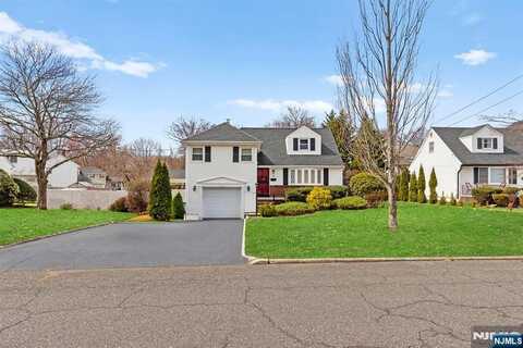 127 Village Circle East, Paramus, NJ 07652
