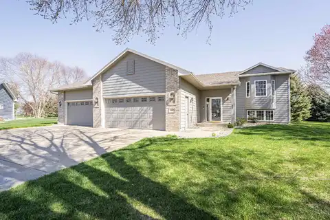 445 Eagle Cr, Dakota Dunes, SD 57049