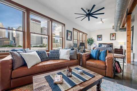 2502 Live Oak Street, Dallas, TX 75204