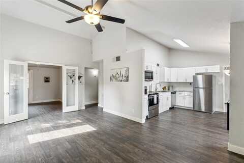7012 Newberry Court E, Fort Worth, TX 76120