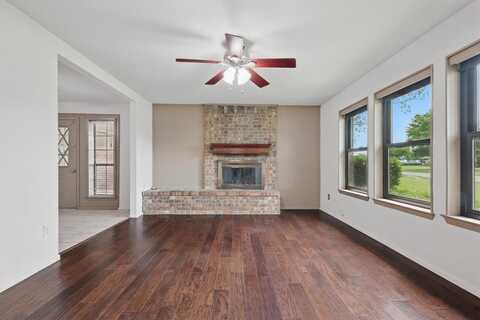 112 Bow Creek Circle, Red Oak, TX 75154