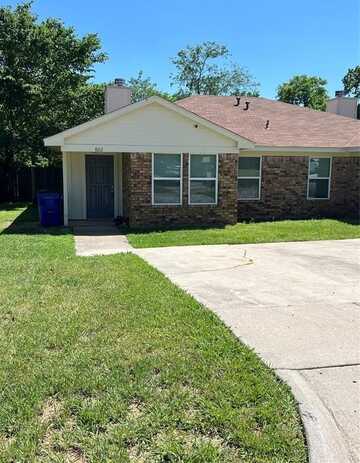 802 Woodland Court, Kennedale, TX 76060