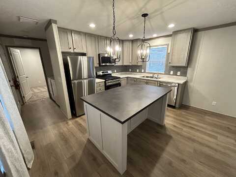 28694 N Maple, Romulus, MI 48174