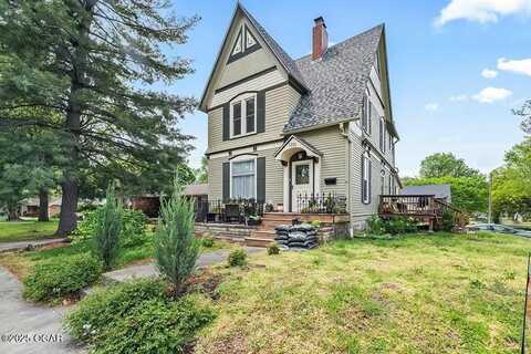 1701 Grand Avenue, Carthage, MO 64836