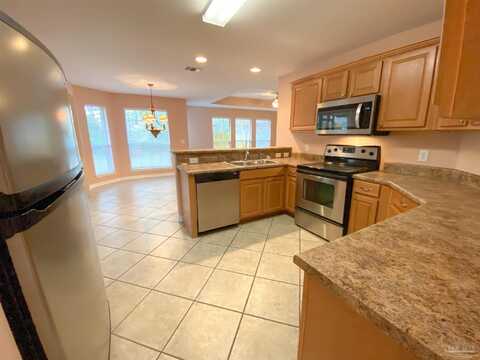 1675 Champagne Ave, Gulf Breeze, FL 32563