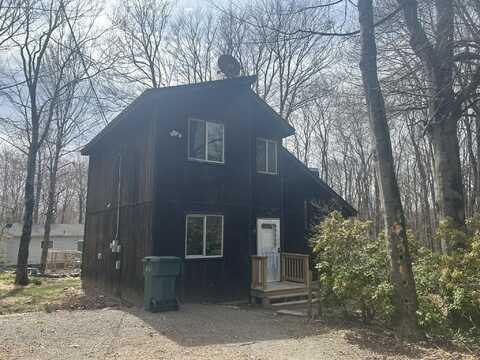 7158 Robinwood Drive, Tobyhanna, PA 18466