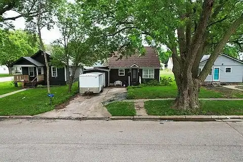 1St, POCAHONTAS, IA 50574