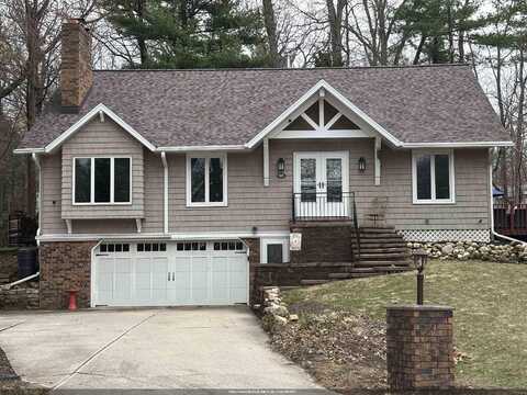 121 LITTLE SWISS Place, GREEN BAY, WI 54302
