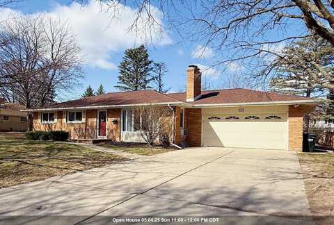 161 HILLTOP Drive, GREEN BAY, WI 54301