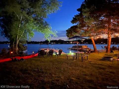 3522 JACKSON Boulevard, Highland, MI 48356