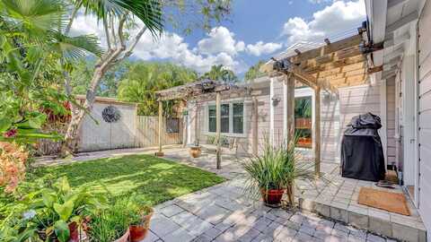 42 Palm Square, Delray Beach, FL 33483