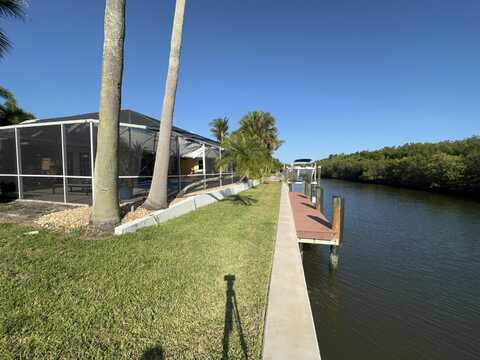 113 Queen Christina Court, Fort Pierce, FL 34949