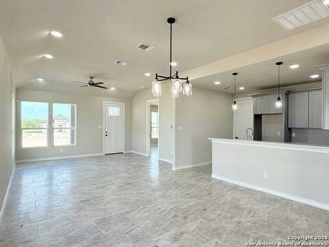 136 Camino Verde Ct, La Vernia, TX 78121
