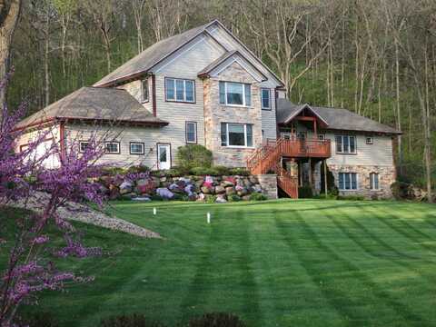 4494 Oak Valley Road, Cross Plains, WI 53528