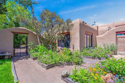 29 La Barbaria Road, Santa Fe, NM 87505