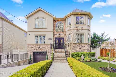 131 Mcbaine Avenue, Staten Island, NY 10309
