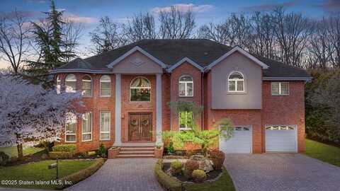 10 Maguire Court, Staten Island, NY 10309
