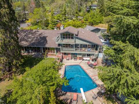 240 NE Scenic Drive, Grants Pass, OR 97526