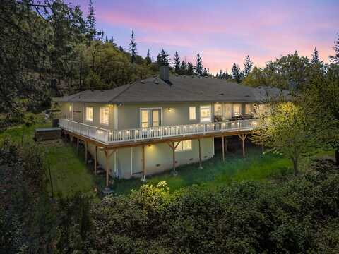 221 Trevor Way, Grants Pass, OR 97526