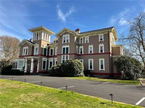 97 Narragansett Avenue, Newport, RI 02840