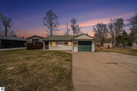 124 Dale Road, Houghton Lake, MI 48629