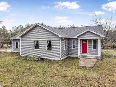 8530 Homestead Road, Benzonia, MI 49616