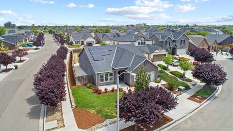 1221 N Carroll Court, Hanford, CA 93230