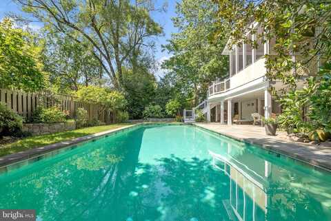 5726 MACARTHUR BOULEVARD NW, WASHINGTON, DC 20016