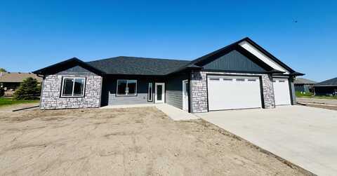 1102 S Illinois Street, Aberdeen, SD 57401