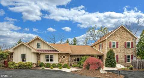 2714 BERGSTRESSER DRIVE, HELLERTOWN, PA 18055