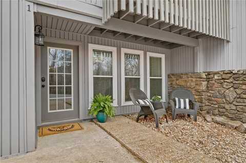 1 Dogwood DR, Bella Vista, AR 72715