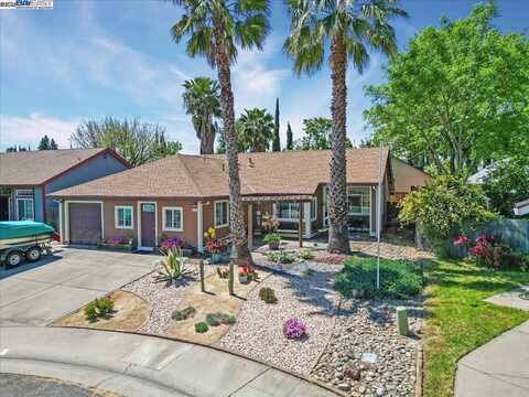 7677 Copper Cove Pl, Antelope, CA 95843
