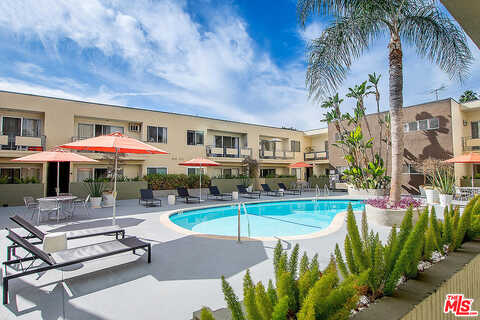 N Laurel Ave, West Hollywood, CA 90046