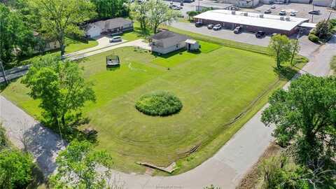 205 West South Street, Madisonville, TX 77864