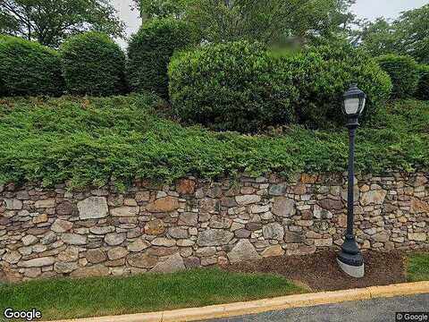 Hunting Hills, ROANOKE, VA 24018