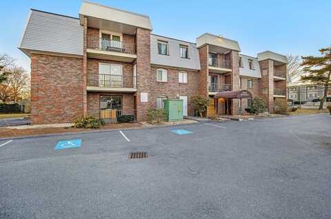 15 Oak Neck Road, Hyannis, MA 02601