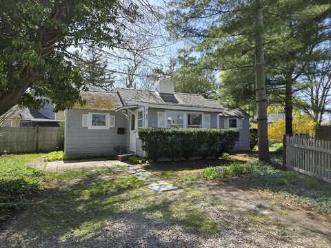 39 Alden Way, Hyannis, MA 02601