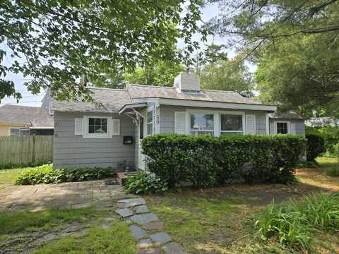 39 Alden Way, Hyannis, MA 02601