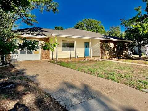 1011 Avenue C, Fredericksburg, TX 78624