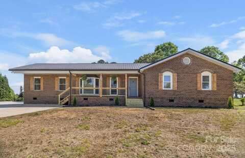 124 Hunters Creek Drive, Mooresville, NC 28115
