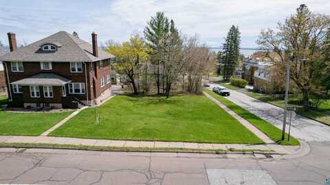200x E 3rd St, Duluth, MN 55805