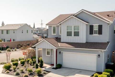 1105 Sedona Avenue W, Visalia, CA 93291